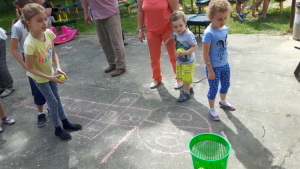 i rzuty piłką do koszyka