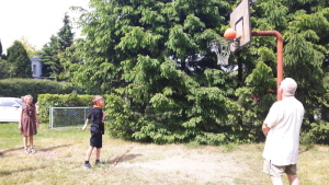 rzuty piłką do kosza