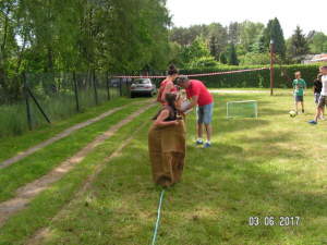 a w drugim końcu boiska