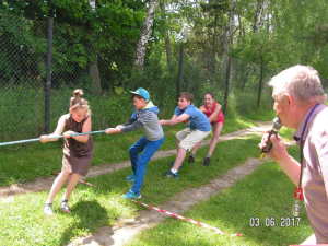 wygrał zespól z lewej strony